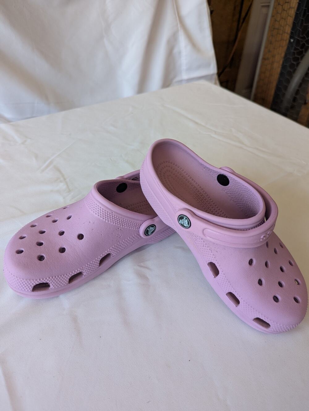 CROC Lavender Women's 6, Mens 4,